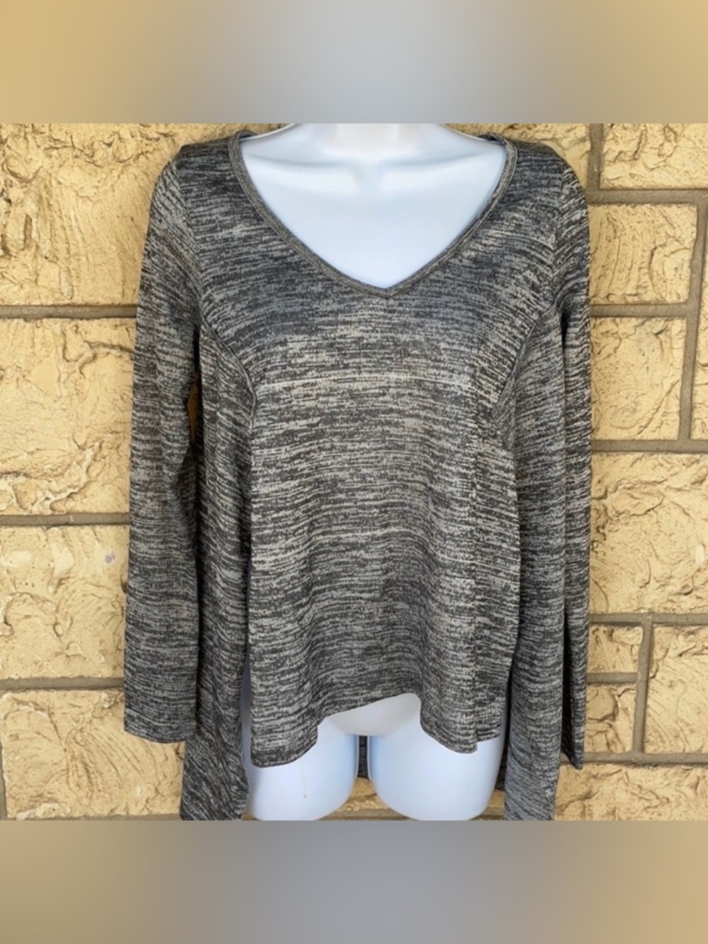 Tunic top Gray & white oversized v cut small